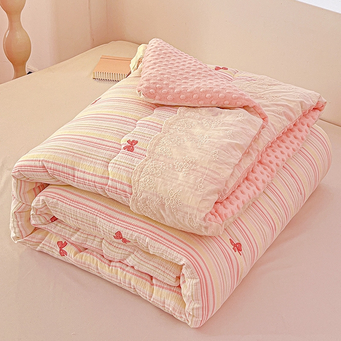 91家纺网 家纺一手货源 找家纺 Mata蔓塔家 2025新款云感针织全棉纯棉花边豆豆被冬被春秋被被子被芯 遇见彩虹