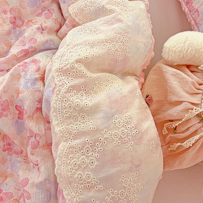 91家纺网 家纺一手货源 找家纺 Mata蔓塔家 2025新款云感针织全棉纯棉花边豆豆被冬被春秋被被子被芯 十里桃花