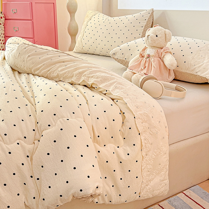 91家纺网 家纺一手货源 找家纺 Mata蔓塔家 2025新款云感针织全棉纯棉花边豆豆被冬被春秋被被子被芯 米波点