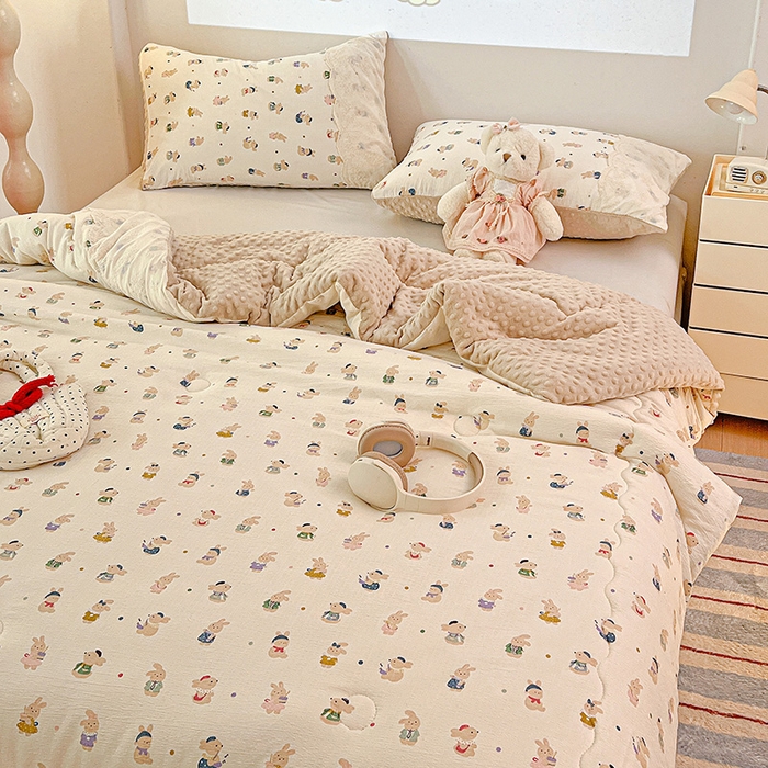 91家纺网 家纺一手货源 找家纺 Mata蔓塔家 2025新款云感针织全棉纯棉花边豆豆被冬被春秋被被子被芯 兔子集合