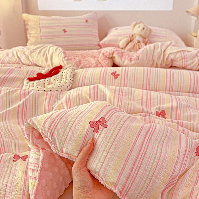 91家纺网 家纺一手货源 找家纺 Mata蔓塔家 2025新款云感针织全棉纯棉花边豆豆被冬被春秋被被子被芯 遇见彩虹