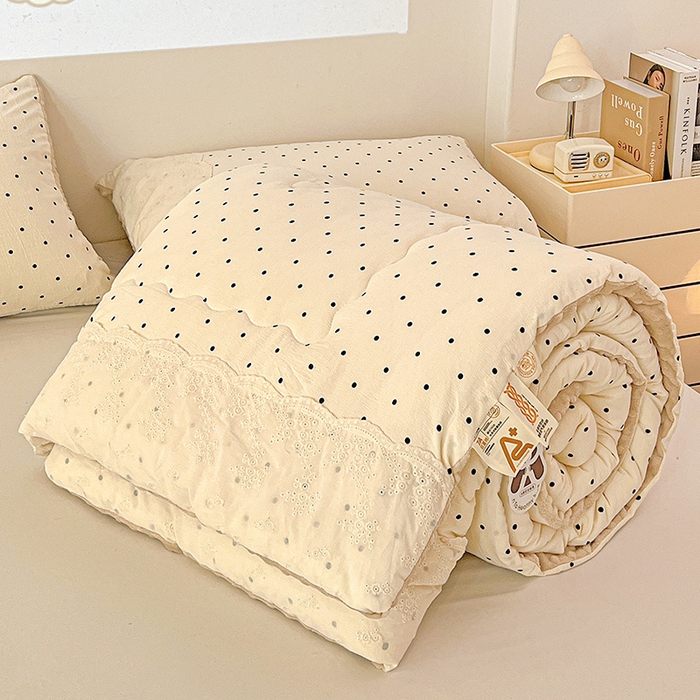 91家纺网 家纺一手货源 找家纺 Mata蔓塔家 2025新款云感针织全棉纯棉花边豆豆被冬被春秋被被子被芯 米波点