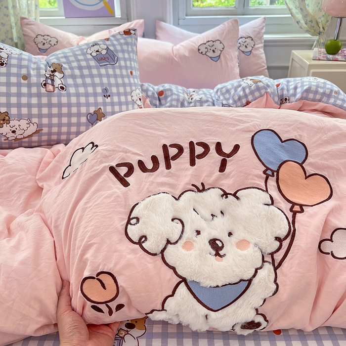 91家纺网 家纺一手货源 找家纺 优佳优品 2025新款水洗棉印花贴布绣四件套【提供买家秀】 粉糯小狗窝