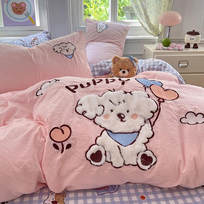 91家纺网 家纺一手货源 找家纺 优佳优品 2025新款水洗棉印花贴布绣四件套【提供买家秀】 粉糯小狗窝