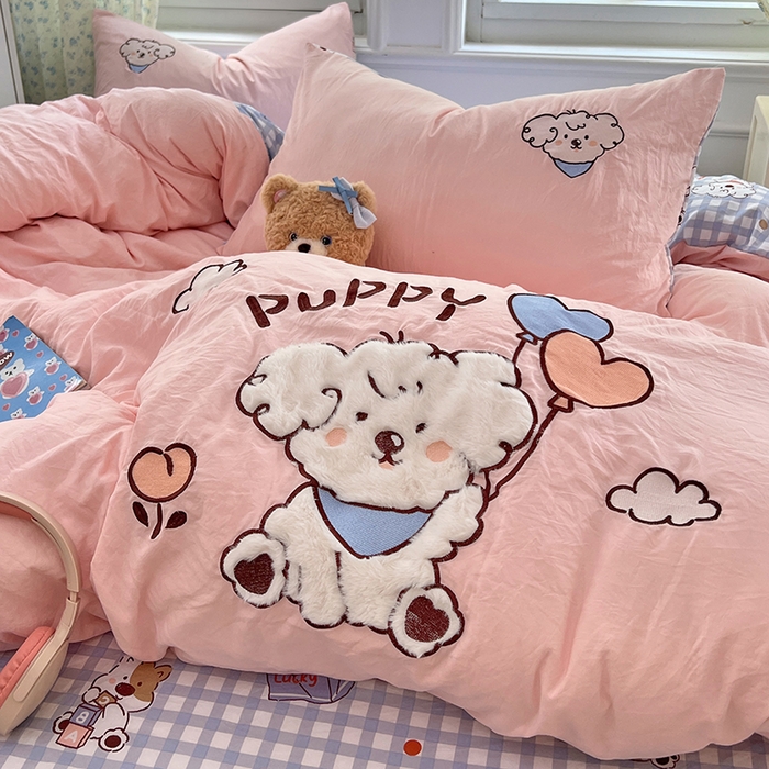 91家纺网 家纺一手货源 找家纺 优佳优品 2025新款水洗棉印花贴布绣四件套【提供买家秀】 粉糯小狗窝