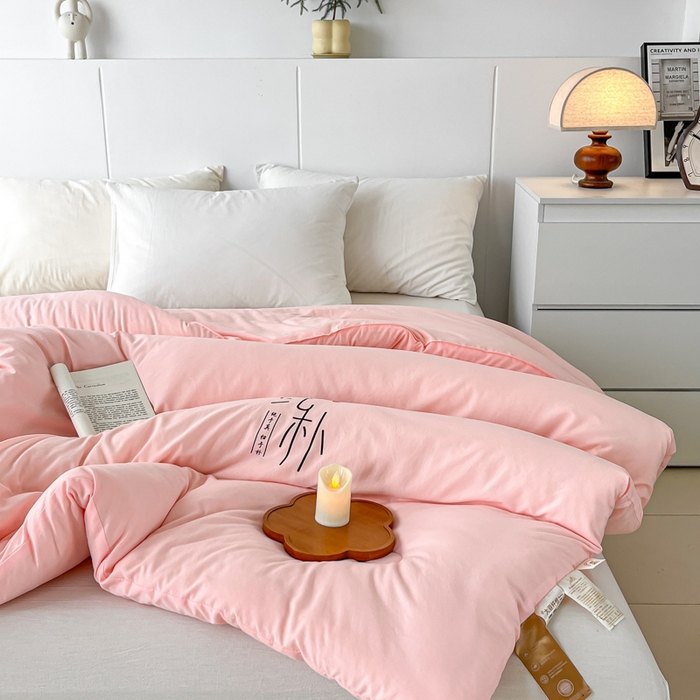 91家纺网 家纺一手货源 找家纺 爱宝被业 2025新款纯朴A类亲肤棉大豆被 纯朴-粉