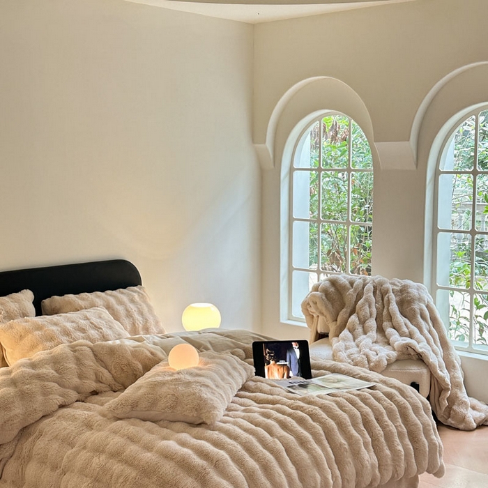 91家纺网 家纺一手货源 找家纺 蓝极人  2025新款高克重大兔绒兔兔绒牛奶绒四件套 米杏