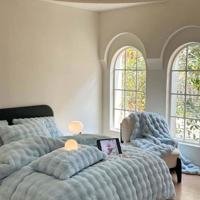 91家纺网 家纺一手货源 找家纺 蓝极人  2025新款高克重大兔绒兔兔绒牛奶绒四件套 海蓝