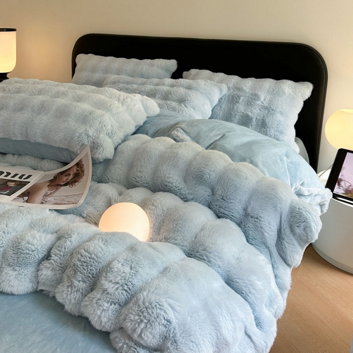 91家纺网 家纺一手货源 找家纺 蓝极人  2025新款高克重大兔绒兔兔绒牛奶绒四件套 海蓝