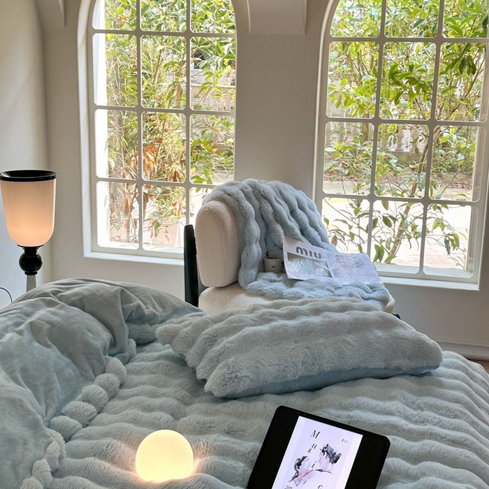 91家纺网 家纺一手货源 找家纺 蓝极人  2025新款高克重大兔绒兔兔绒牛奶绒四件套 海蓝