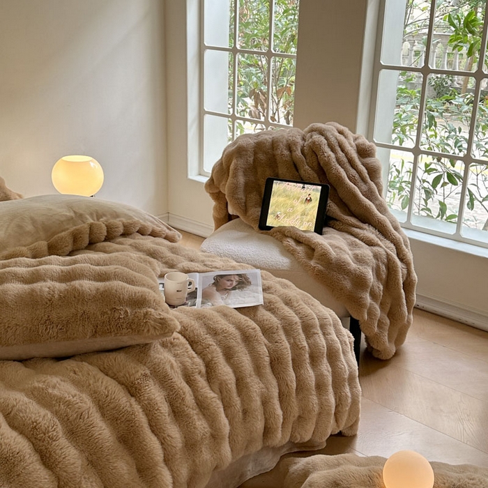 91家纺网 家纺一手货源 找家纺 蓝极人  2025新款高克重大兔绒兔兔绒牛奶绒四件套 浅驼