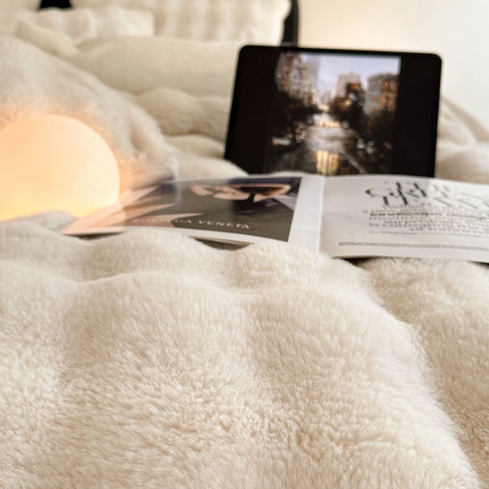 91家纺网 家纺一手货源 找家纺 蓝极人  2025新款高克重大兔绒兔兔绒牛奶绒四件套 暖白