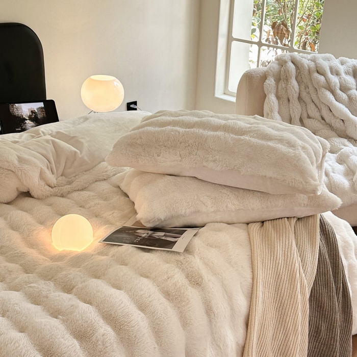 91家纺网 家纺一手货源 找家纺 蓝极人  2025新款高克重大兔绒兔兔绒牛奶绒四件套 暖白