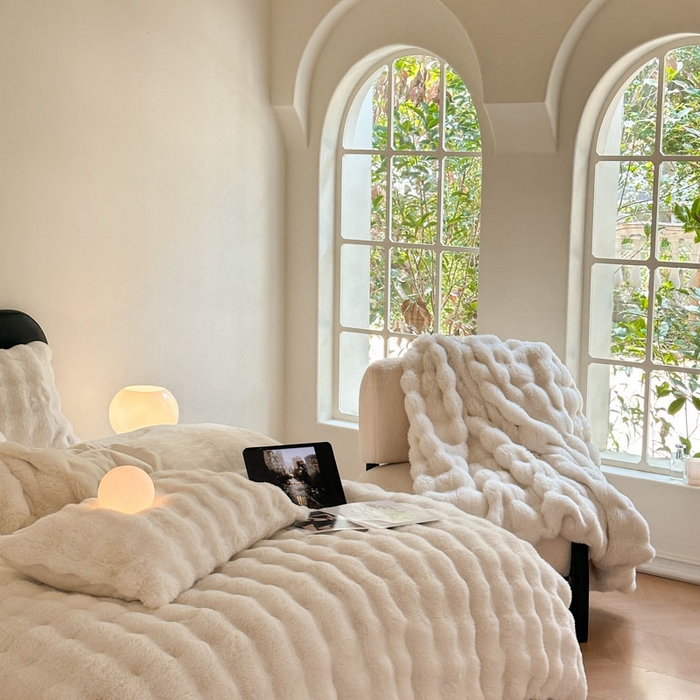 91家纺网 家纺一手货源 找家纺 蓝极人  2025新款高克重大兔绒兔兔绒牛奶绒四件套 暖白