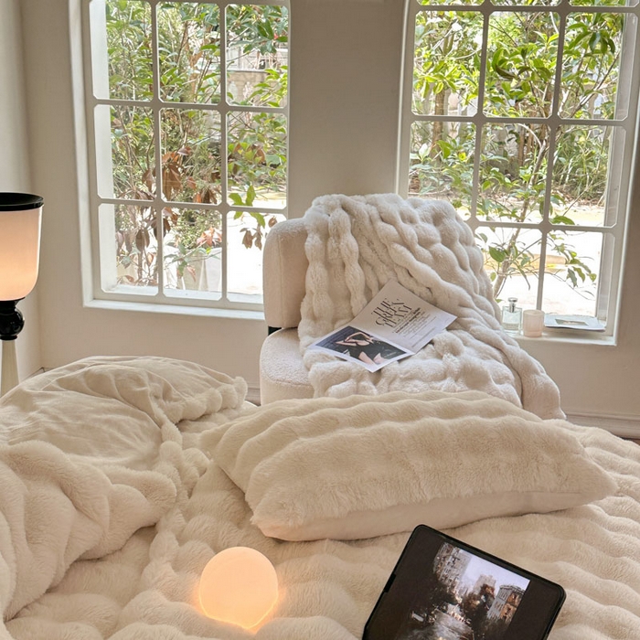 91家纺网 家纺一手货源 找家纺 蓝极人  2025新款高克重大兔绒兔兔绒牛奶绒四件套 暖白