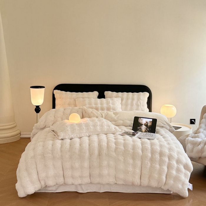 91家纺网 家纺一手货源 找家纺 蓝极人  2025新款高克重大兔绒兔兔绒牛奶绒四件套 暖白