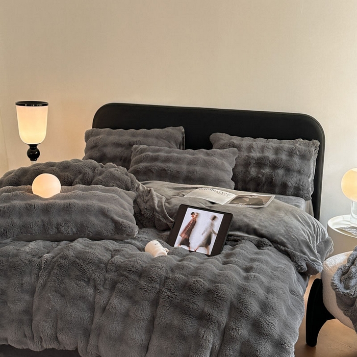 91家纺网 家纺一手货源 找家纺 蓝极人  2025新款高克重大兔绒兔兔绒牛奶绒四件套 深灰