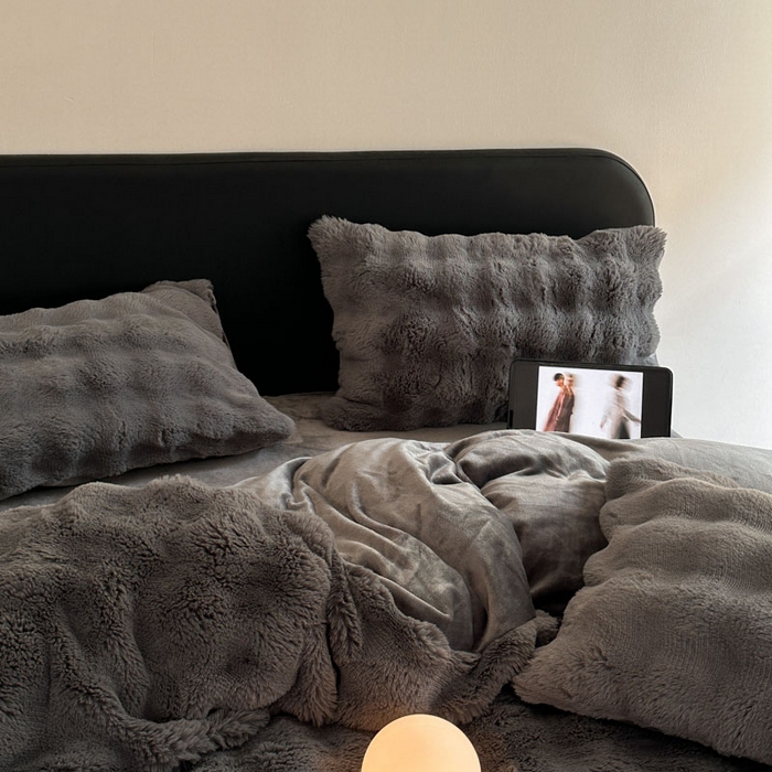 91家纺网 家纺一手货源 找家纺 蓝极人  2025新款高克重大兔绒兔兔绒牛奶绒四件套 深灰