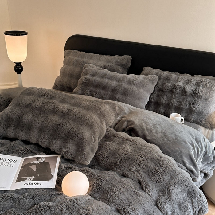 91家纺网 家纺一手货源 找家纺 蓝极人  2025新款高克重大兔绒兔兔绒牛奶绒四件套 深灰