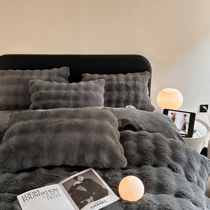 91家纺网 家纺一手货源 找家纺 蓝极人  2025新款高克重大兔绒兔兔绒牛奶绒四件套 深灰