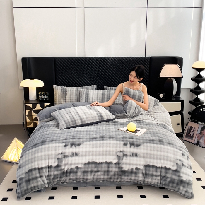 91家纺网 家纺一手货源 找家纺 言熙居家纺 2025新款加厚高克重兔兔绒牛奶绒四件套 轻银灰