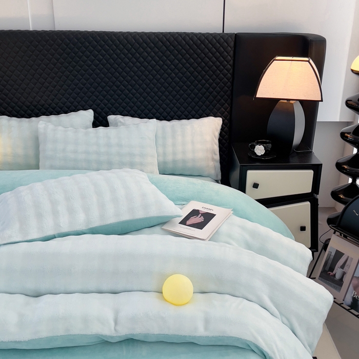 91家纺网 家纺一手货源 找家纺 言熙居家纺 2025新款加厚高克重兔兔绒牛奶绒四件套 海雾蓝