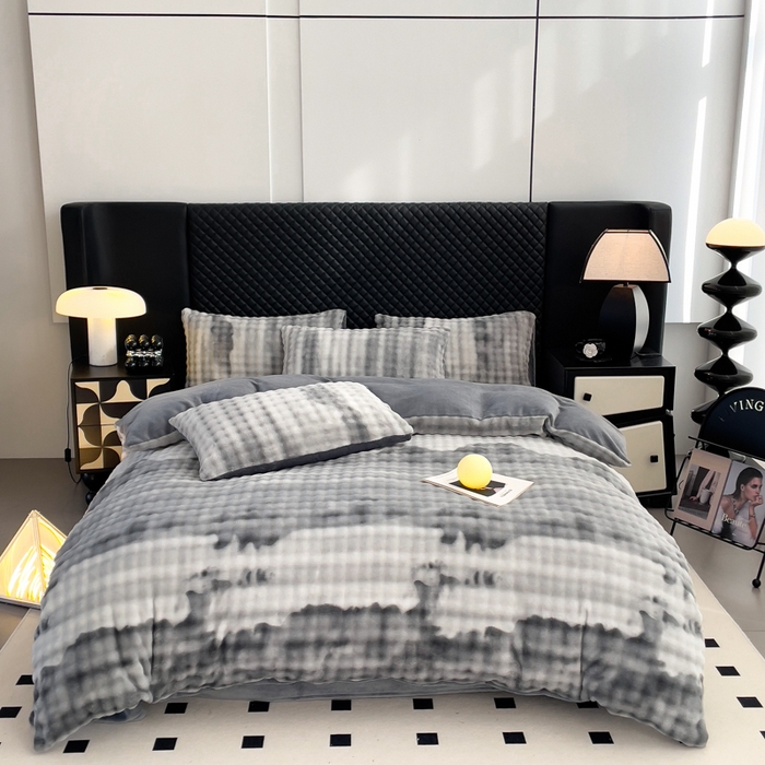 91家纺网 家纺一手货源 找家纺 言熙居家纺 2025新款加厚高克重兔兔绒牛奶绒四件套 轻银灰