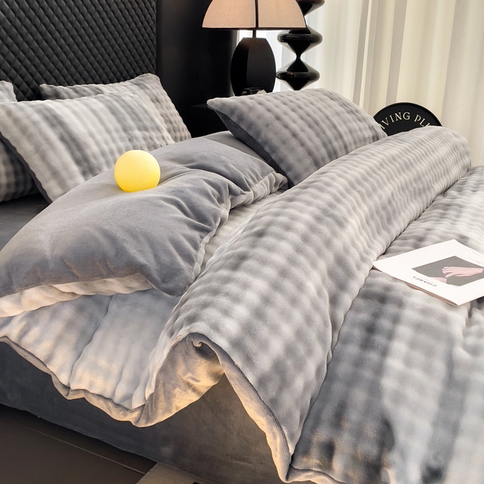 91家纺网 家纺一手货源 找家纺 言熙居家纺 2025新款加厚高克重兔兔绒牛奶绒四件套 轻银灰