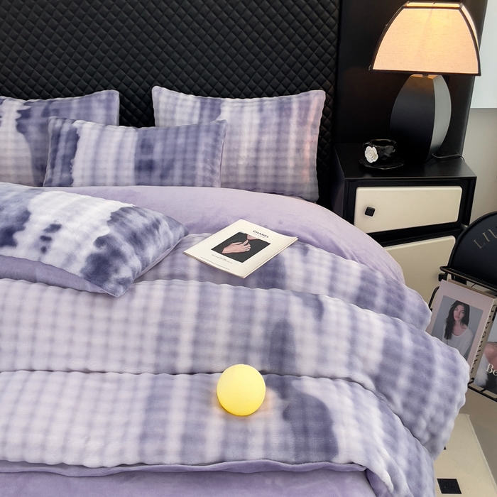 91家纺网 家纺一手货源 找家纺 言熙居家纺 2025新款加厚高克重兔兔绒牛奶绒四件套 荧浅紫