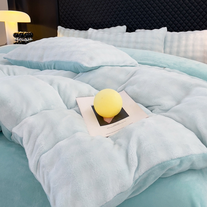 91家纺网 家纺一手货源 找家纺 言熙居家纺 2025新款加厚高克重兔兔绒牛奶绒四件套 海雾蓝