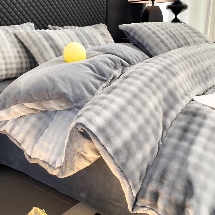 91家纺网 家纺一手货源 找家纺 言熙居家纺 2025新款加厚高克重兔兔绒牛奶绒四件套 轻银灰