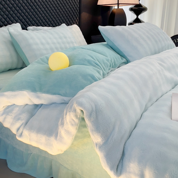 91家纺网 家纺一手货源 找家纺 言熙居家纺 2025新款加厚高克重兔兔绒牛奶绒四件套 海雾蓝