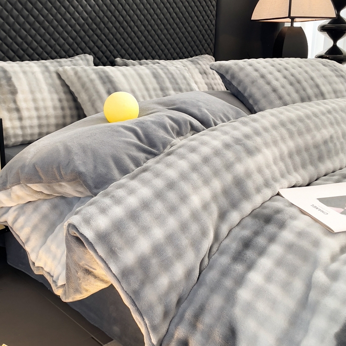 91家纺网 家纺一手货源 找家纺 言熙居家纺 2025新款加厚高克重兔兔绒牛奶绒四件套 轻银灰