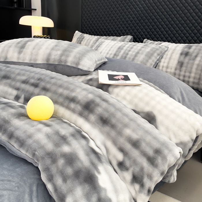 91家纺网 家纺一手货源 找家纺 言熙居家纺 2025新款加厚高克重兔兔绒牛奶绒四件套 轻银灰