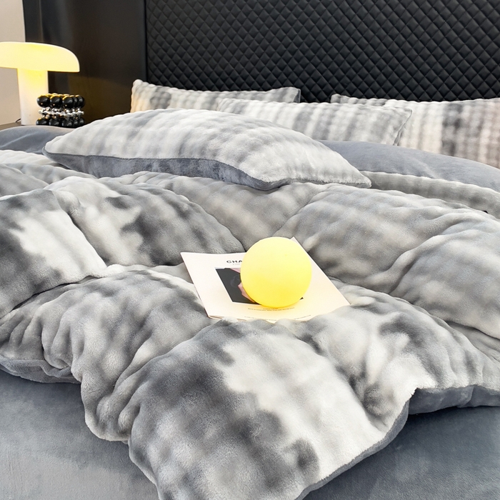 91家纺网 家纺一手货源 找家纺 言熙居家纺 2025新款加厚高克重兔兔绒牛奶绒四件套 轻银灰