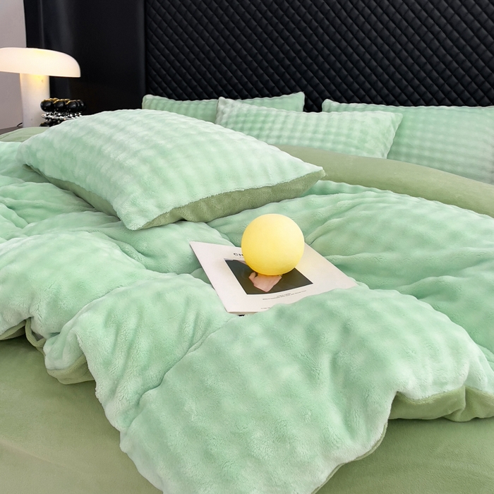 91家纺网 家纺一手货源 找家纺 言熙居家纺 2025新款加厚高克重兔兔绒牛奶绒四件套 淡云绿