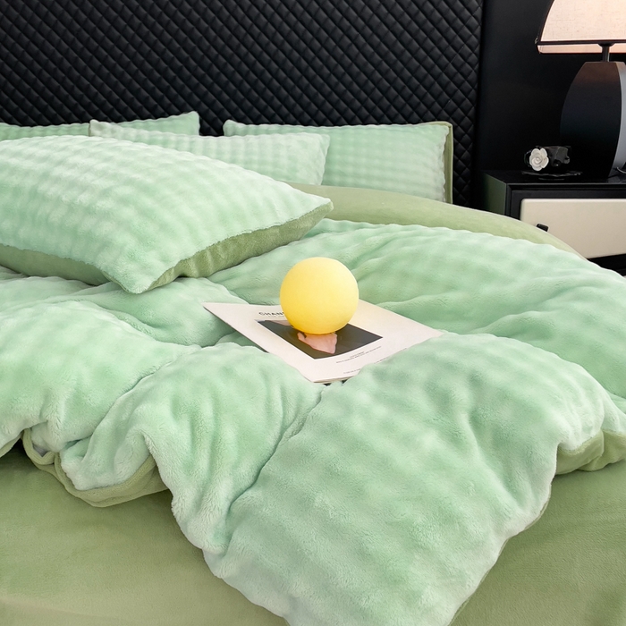 91家纺网 家纺一手货源 找家纺 言熙居家纺 2025新款加厚高克重兔兔绒牛奶绒四件套 淡云绿