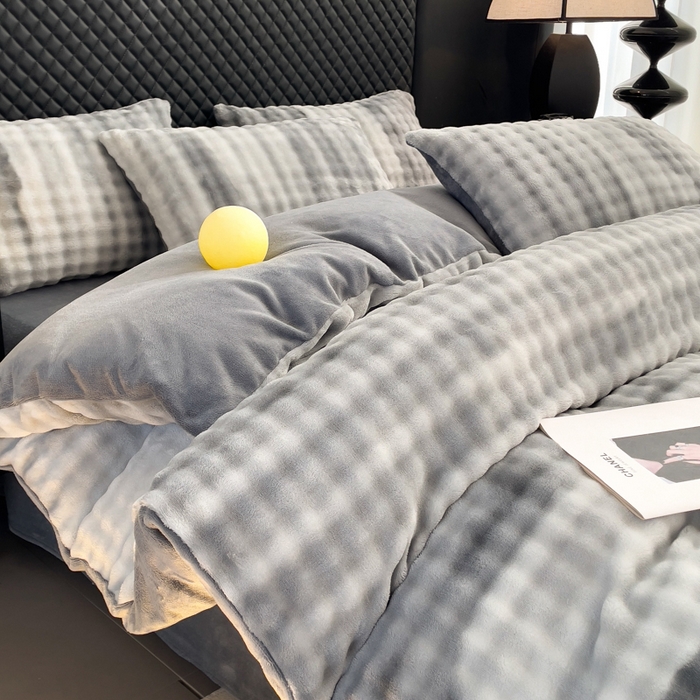 91家纺网 家纺一手货源 找家纺 言熙居家纺 2025新款加厚高克重兔兔绒牛奶绒四件套 轻银灰