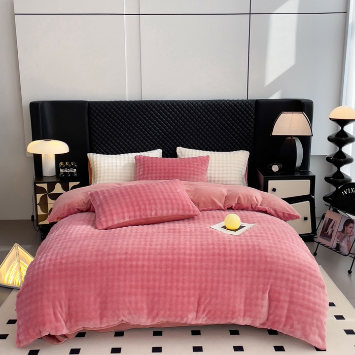 91家纺网 家纺一手货源 找家纺 言熙居家纺 2025新款加厚高克重兔兔绒牛奶绒四件套 晨雾粉