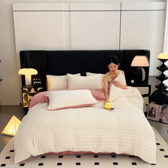 91家纺网 家纺一手货源 找家纺 言熙居家纺 2025新款加厚高克重兔兔绒牛奶绒四件套 奶昔白