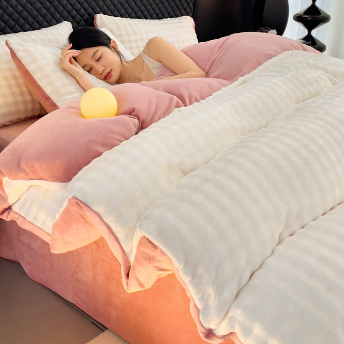 91家纺网 家纺一手货源 找家纺 言熙居家纺 2025新款加厚高克重兔兔绒牛奶绒四件套 奶昔白