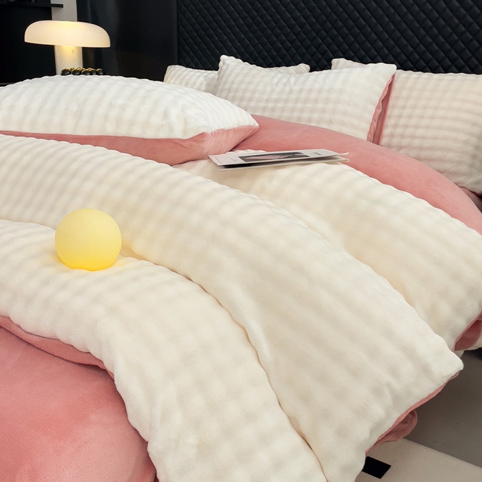 91家纺网 家纺一手货源 找家纺 言熙居家纺 2025新款加厚高克重兔兔绒牛奶绒四件套 奶昔白