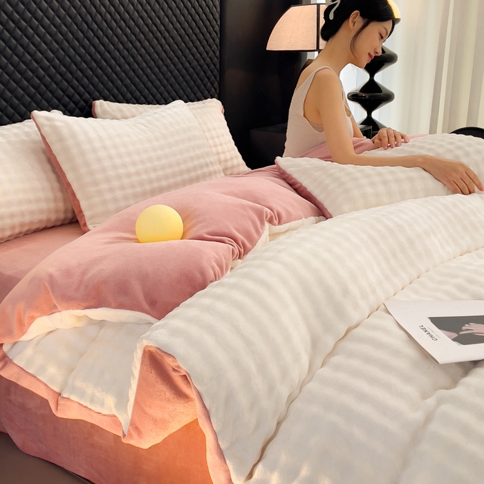 91家纺网 家纺一手货源 找家纺 言熙居家纺 2025新款加厚高克重兔兔绒牛奶绒四件套 奶昔白