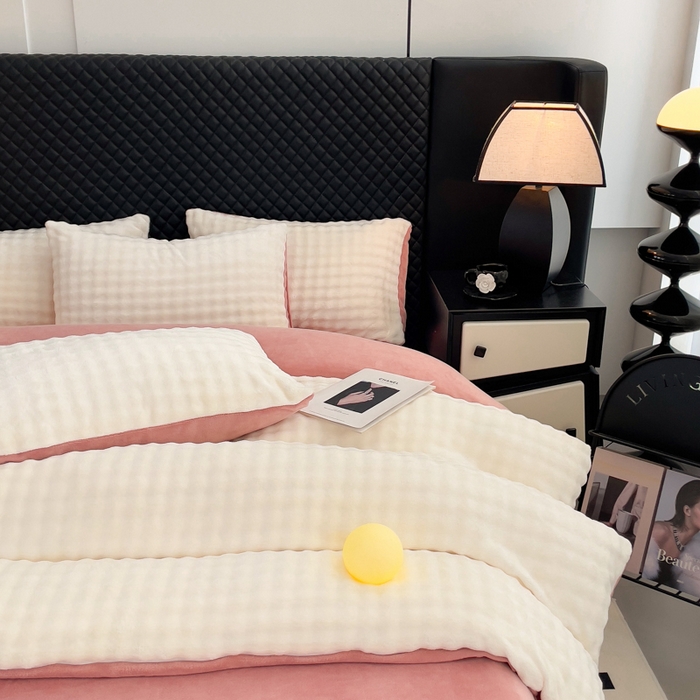 91家纺网 家纺一手货源 找家纺 言熙居家纺 2025新款加厚高克重兔兔绒牛奶绒四件套 奶昔白