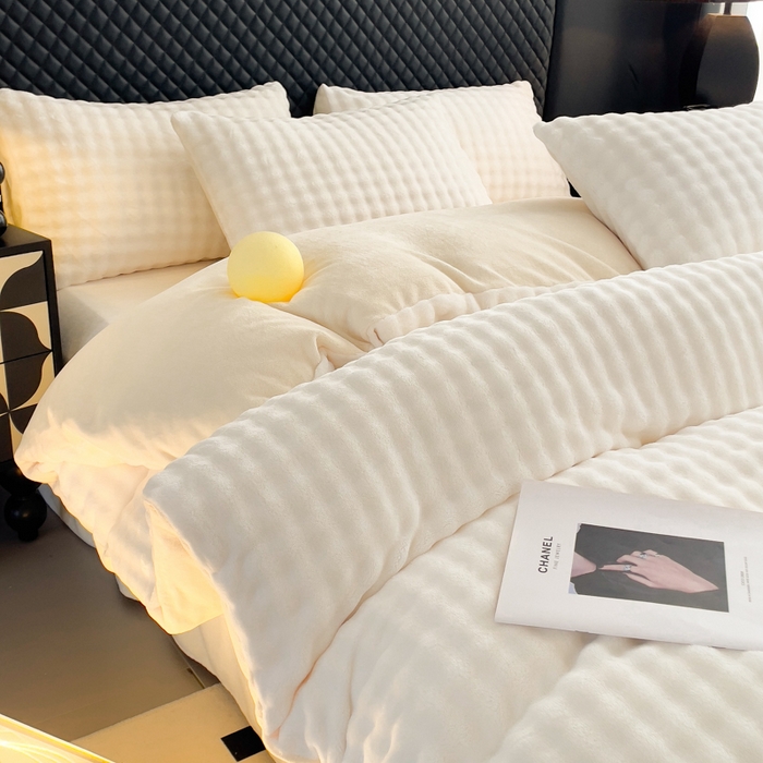 91家纺网 家纺一手货源 找家纺 言熙居家纺 2025新款加厚高克重兔兔绒牛奶绒四件套 晨曦白