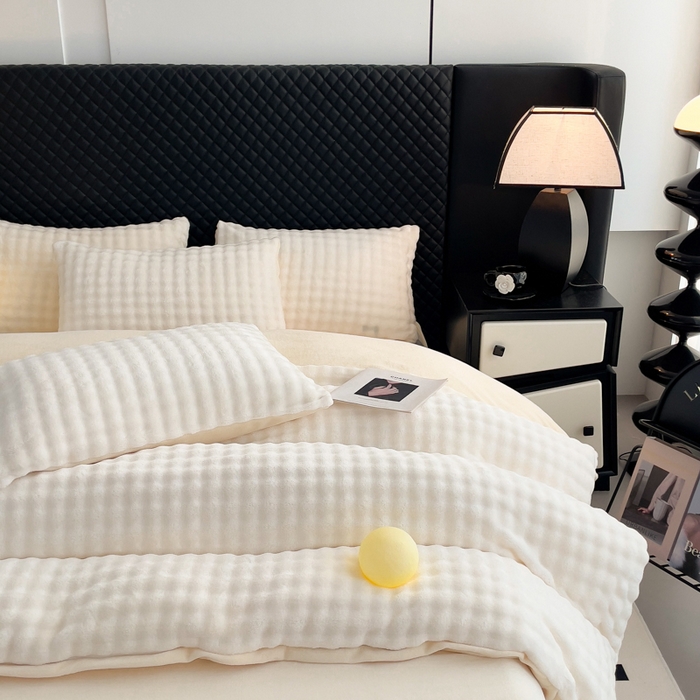 91家纺网 家纺一手货源 找家纺 言熙居家纺 2025新款加厚高克重兔兔绒牛奶绒四件套 晨曦白