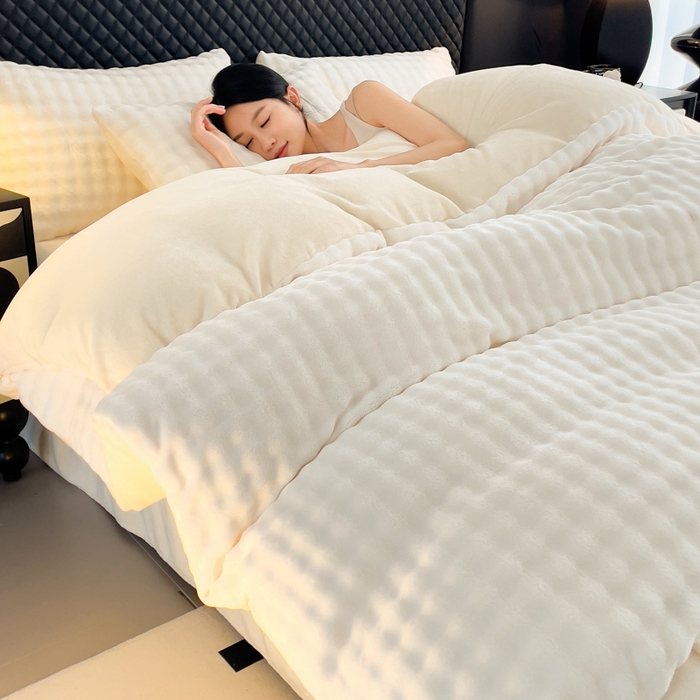 91家纺网 家纺一手货源 找家纺 言熙居家纺 2025新款加厚高克重兔兔绒牛奶绒四件套 晨曦白