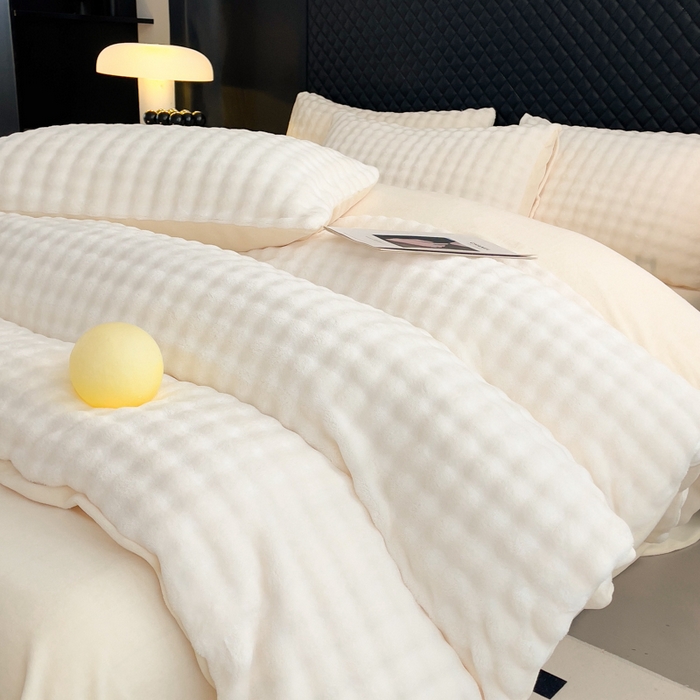 91家纺网 家纺一手货源 找家纺 言熙居家纺 2025新款加厚高克重兔兔绒牛奶绒四件套 晨曦白