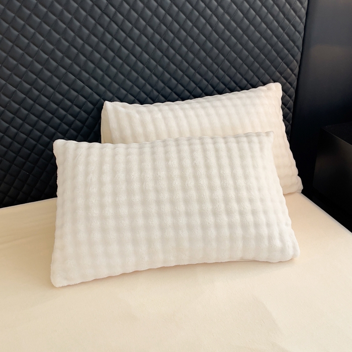 91家纺网 家纺一手货源 找家纺 言熙居家纺 2025新款加厚高克重兔兔绒牛奶绒四件套 晨曦白