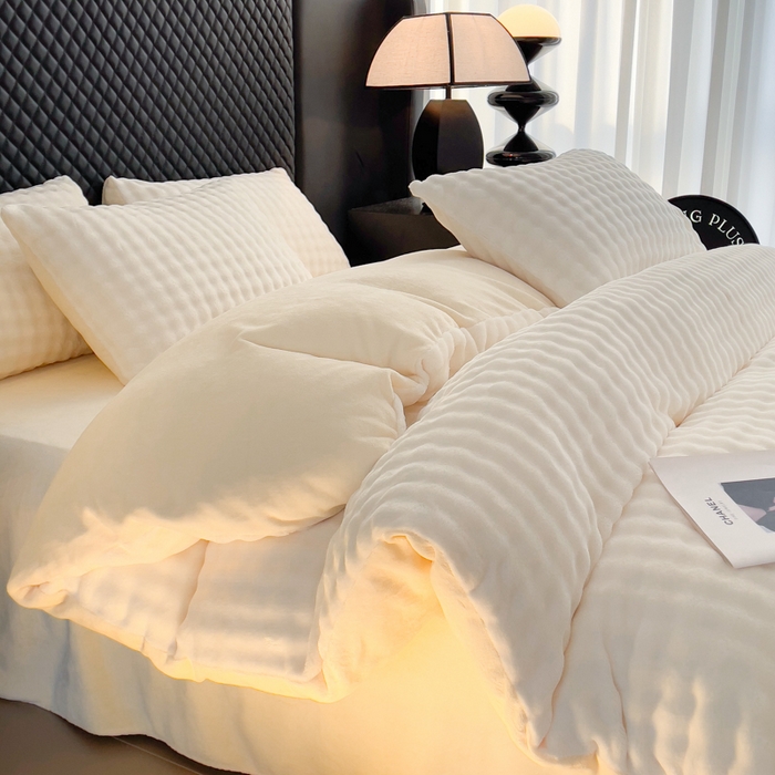 91家纺网 家纺一手货源 找家纺 言熙居家纺 2025新款加厚高克重兔兔绒牛奶绒四件套 晨曦白